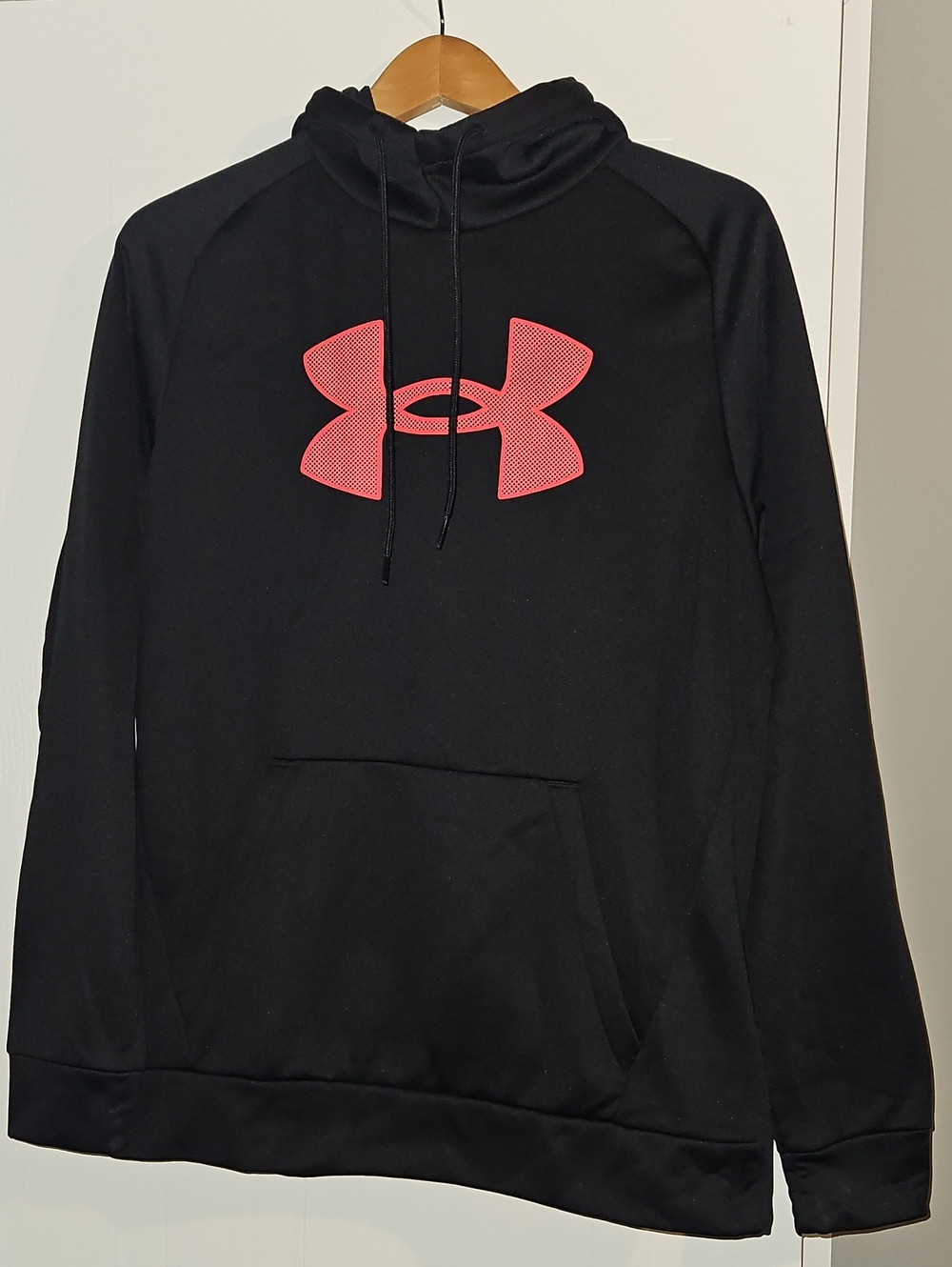 Nwot- Under Armour Black Hoodie. Mens/Womens -Loose